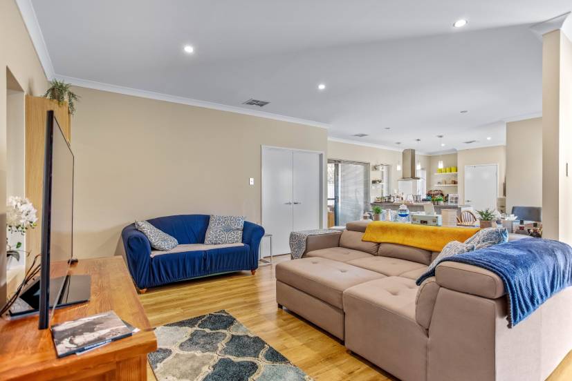 7B Chasley Court, KELMSCOTT, WA 6111 AUS