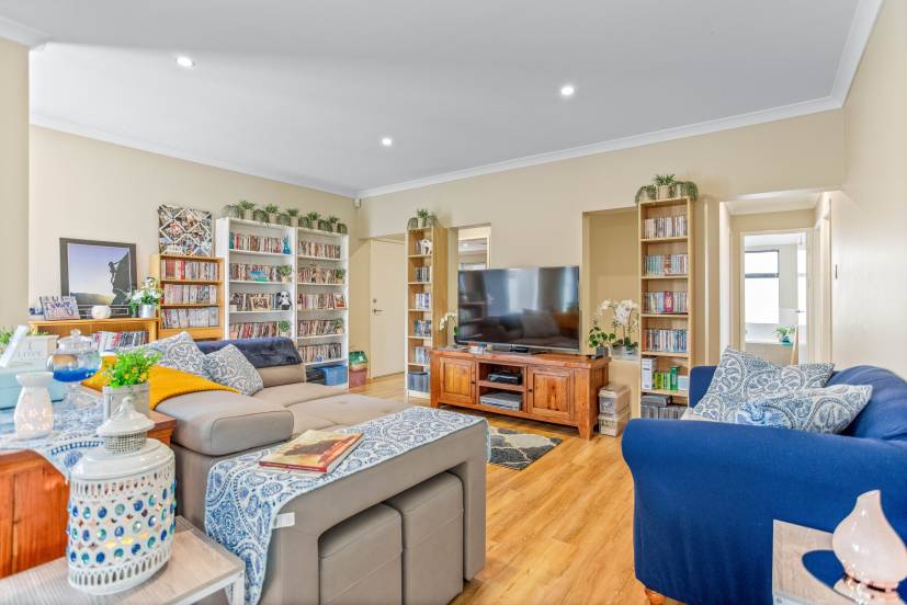 7B Chasley Court, KELMSCOTT, WA 6111 AUS