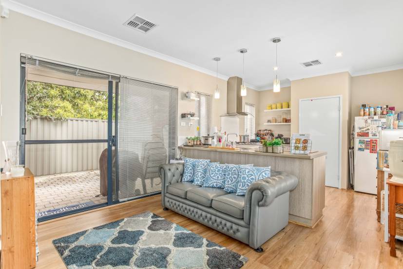 7B Chasley Court, KELMSCOTT, WA 6111 AUS
