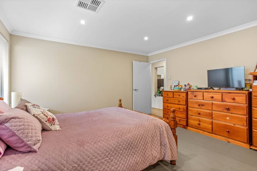 7B Chasley Court, KELMSCOTT, WA 6111 AUS