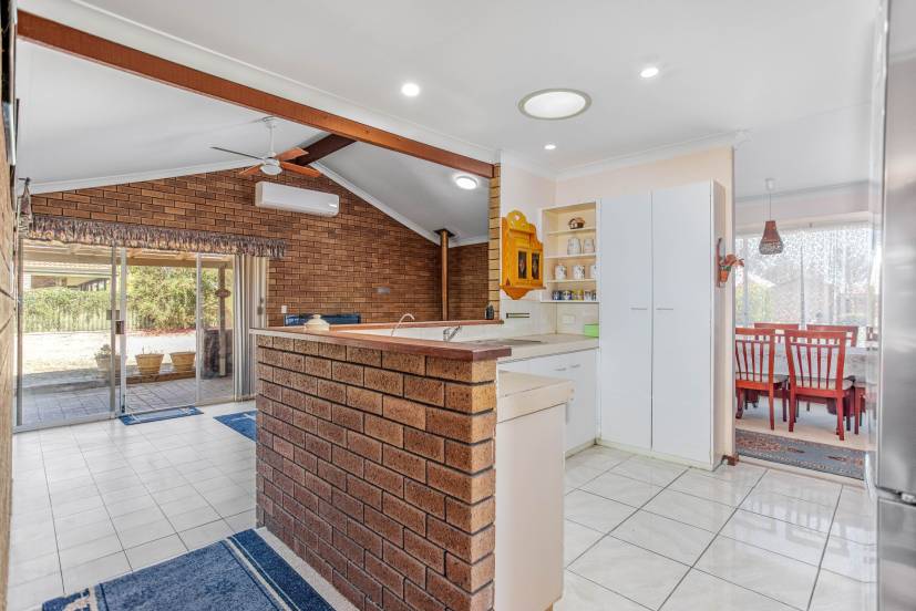 16 Shearwater Way, GOSNELLS, WA 6110 AUS