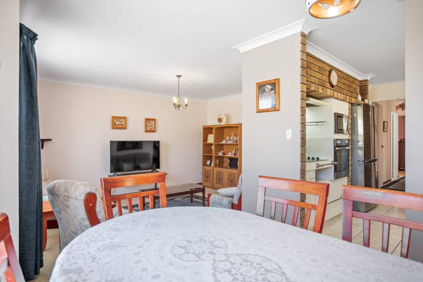 16 Shearwater Way, GOSNELLS, WA 6110 AUS