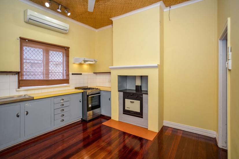 10 Edward Street, QUEENS PARK, WA 6107 AUS
