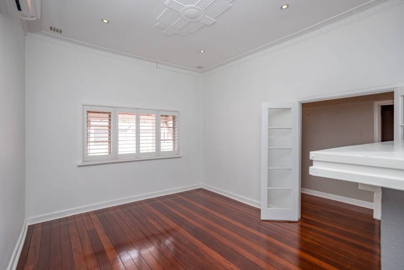 10 Edward Street, QUEENS PARK, WA 6107 AUS