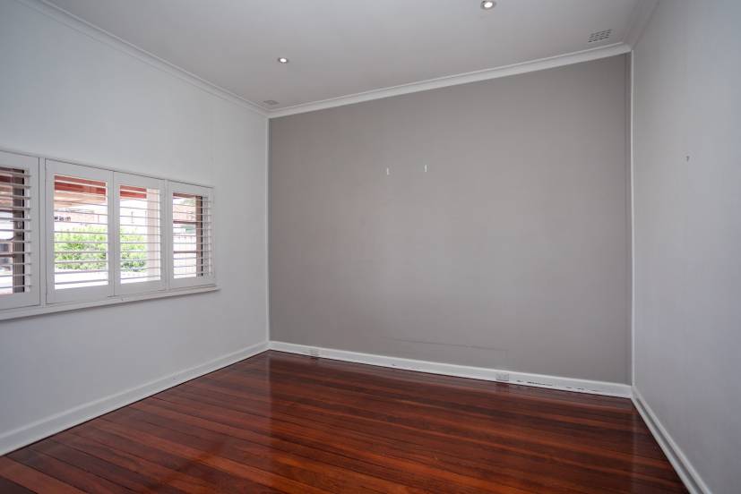 10 Edward Street, QUEENS PARK, WA 6107 AUS