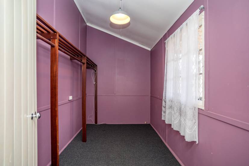 10 Edward Street, QUEENS PARK, WA 6107 AUS
