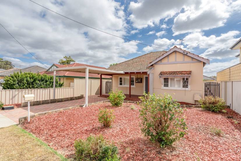 10 Edward Street, QUEENS PARK, WA 6107 AUS
