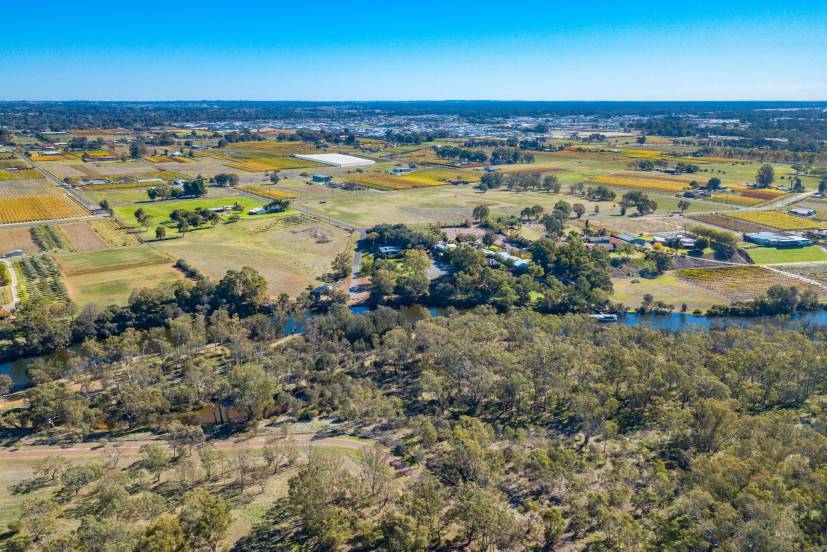 64 Caversham Avenue, CAVERSHAM, WA 6055 AUS