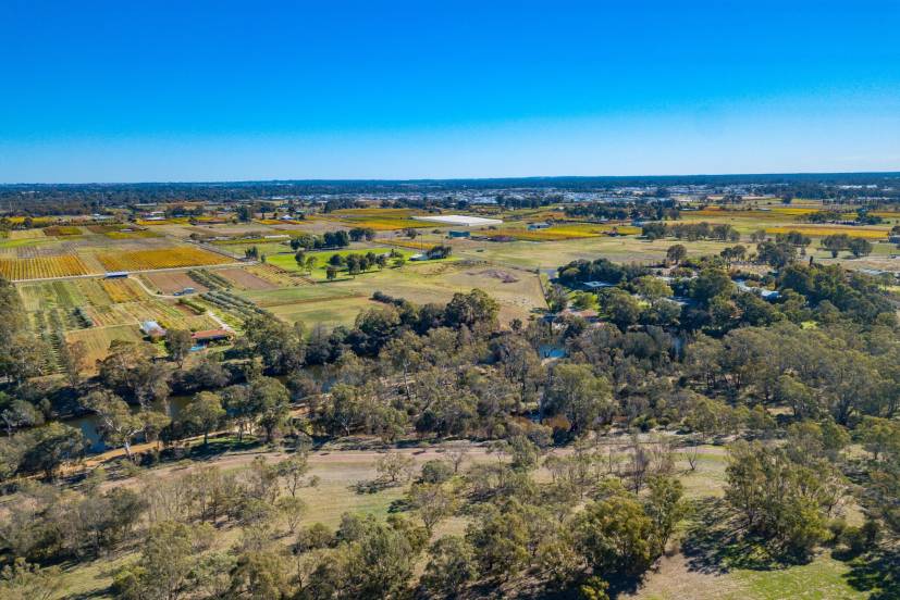 64 Caversham Avenue, CAVERSHAM, WA 6055 AUS