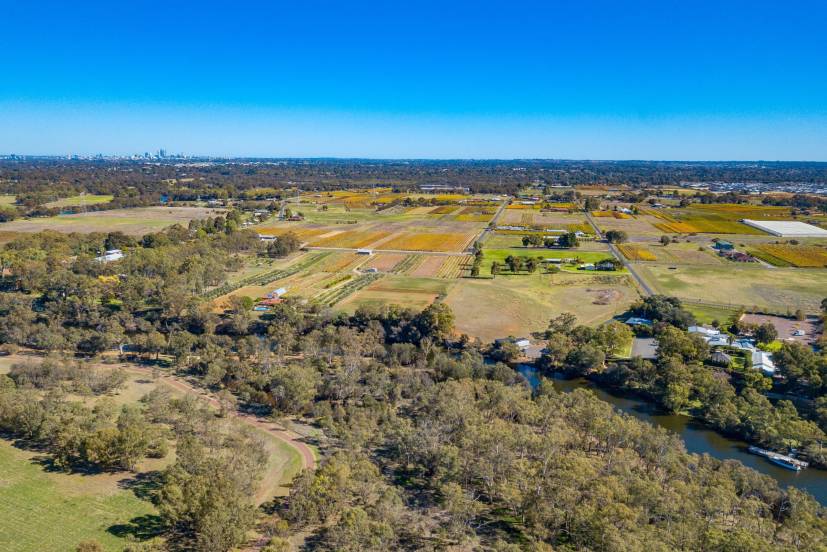 64 Caversham Avenue, CAVERSHAM, WA 6055 AUS