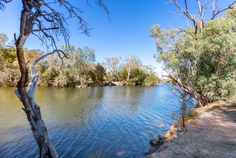 64 Caversham Avenue, CAVERSHAM, WA 6055 AUS