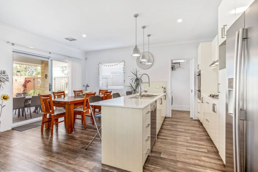 2 Vigneta Place, KELMSCOTT, WA 6111 AUS