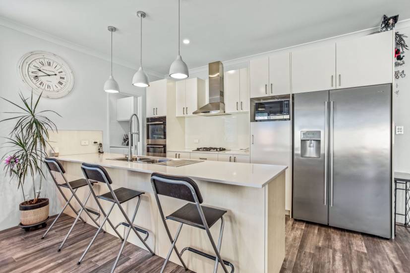 2 Vigneta Place, KELMSCOTT, WA 6111 AUS