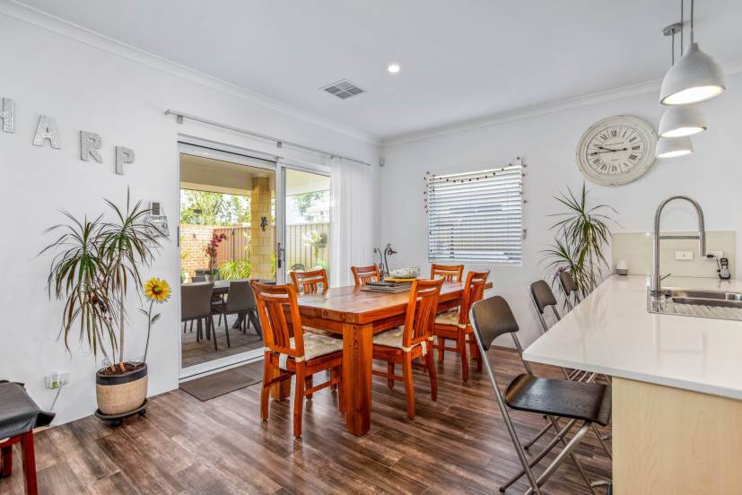 2 Vigneta Place, KELMSCOTT, WA 6111 AUS