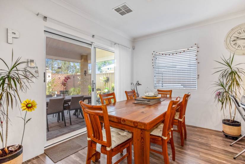 2 Vigneta Place, KELMSCOTT, WA 6111 AUS