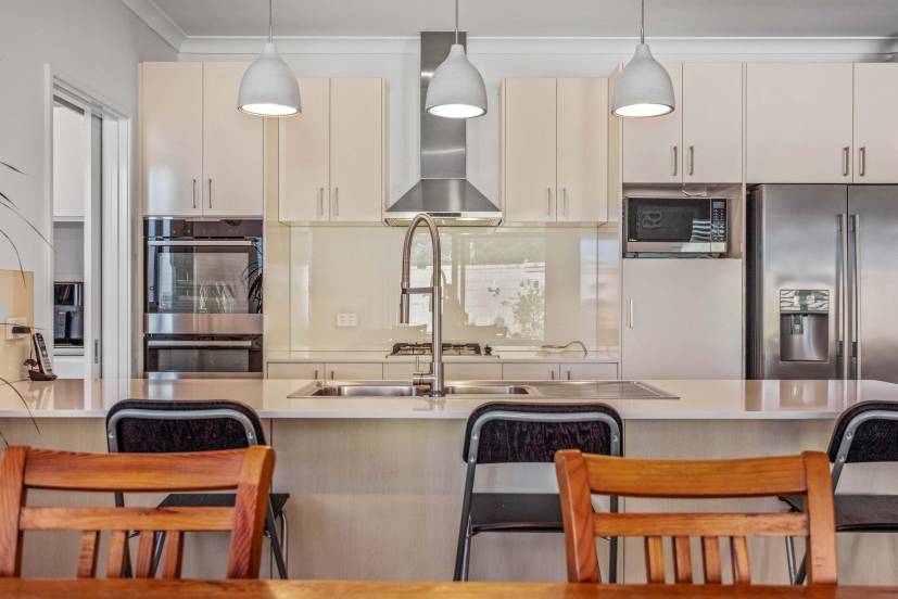 2 Vigneta Place, KELMSCOTT, WA 6111 AUS