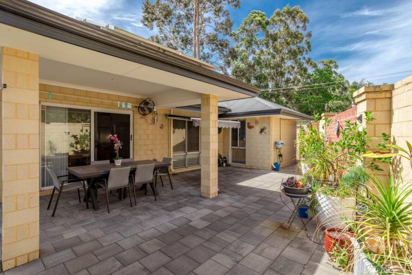 2 Vigneta Place, KELMSCOTT, WA 6111 AUS