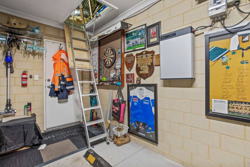 2 Vigneta Place, KELMSCOTT, WA 6111 AUS