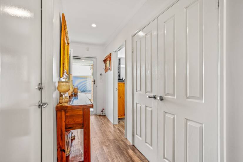 2 Vigneta Place, KELMSCOTT, WA 6111 AUS