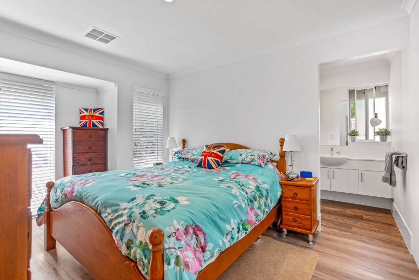 2 Vigneta Place, KELMSCOTT, WA 6111 AUS