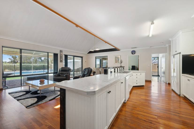 15 Shearwater Way, GOSNELLS, WA 6110 AUS