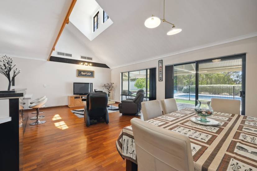 15 Shearwater Way, GOSNELLS, WA 6110 AUS
