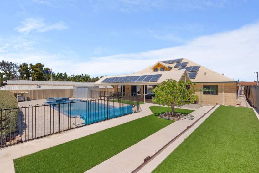 15 Shearwater Way, GOSNELLS, WA 6110 AUS