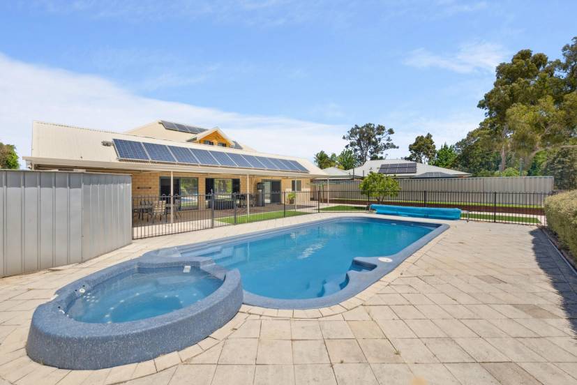 15 Shearwater Way, GOSNELLS, WA 6110 AUS