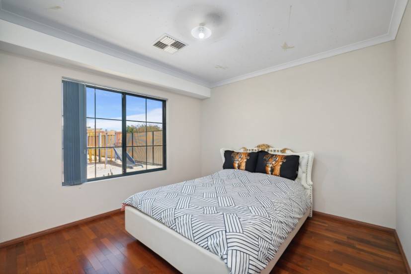 15 Shearwater Way, GOSNELLS, WA 6110 AUS