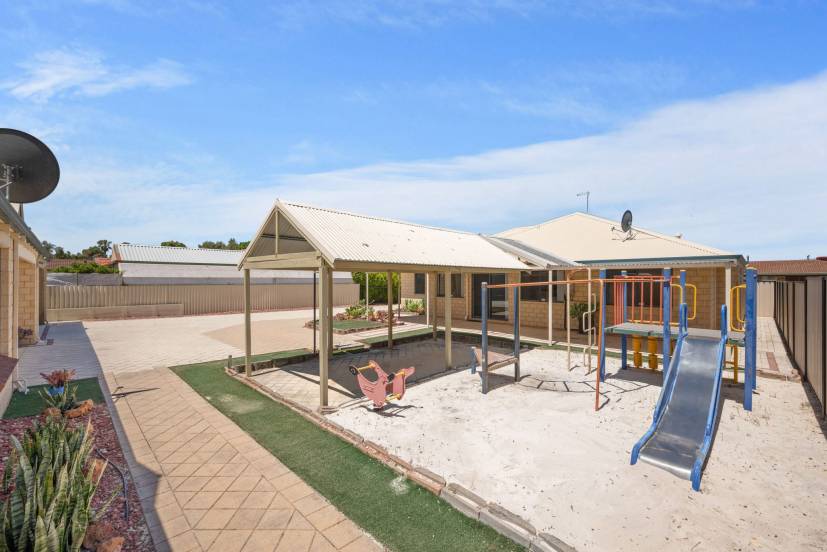 15 Shearwater Way, GOSNELLS, WA 6110 AUS