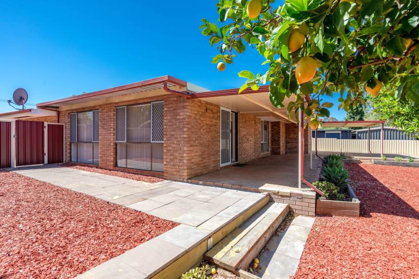 10 Ironcap Place, ARMADALE, WA 6112 AUS