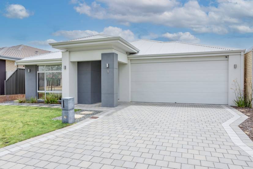 9 Willowdale Promenade, PIARA WATERS, WA 6112 AUS
