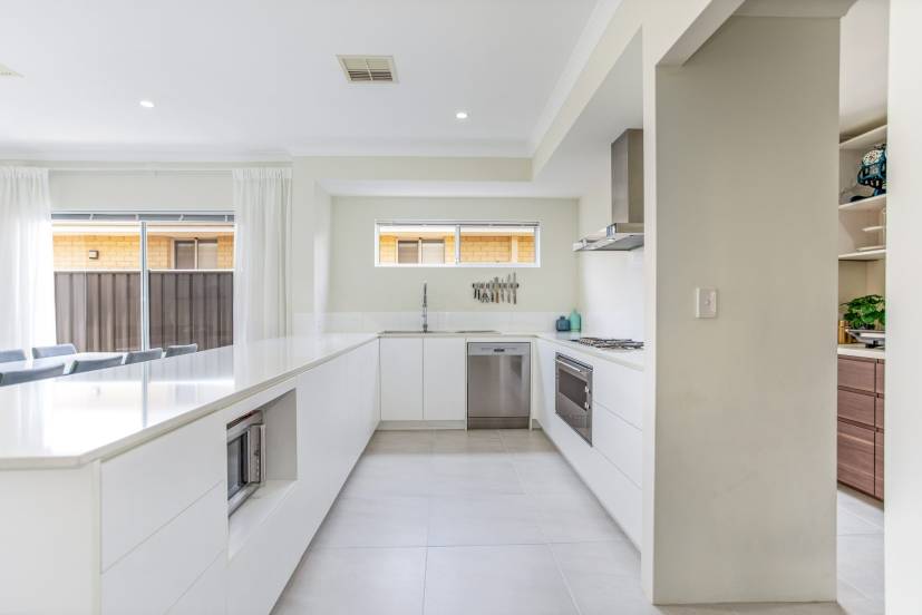 9 Willowdale Promenade, PIARA WATERS, WA 6112 AUS