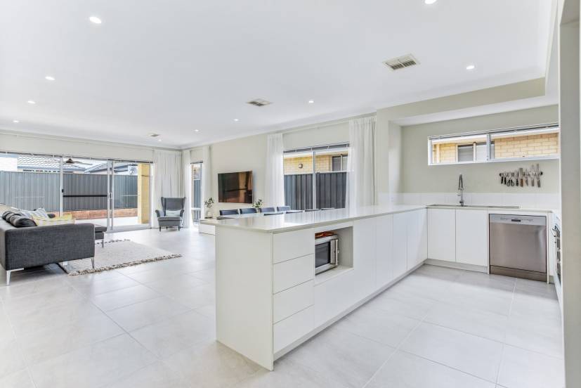 9 Willowdale Promenade, PIARA WATERS, WA 6112 AUS