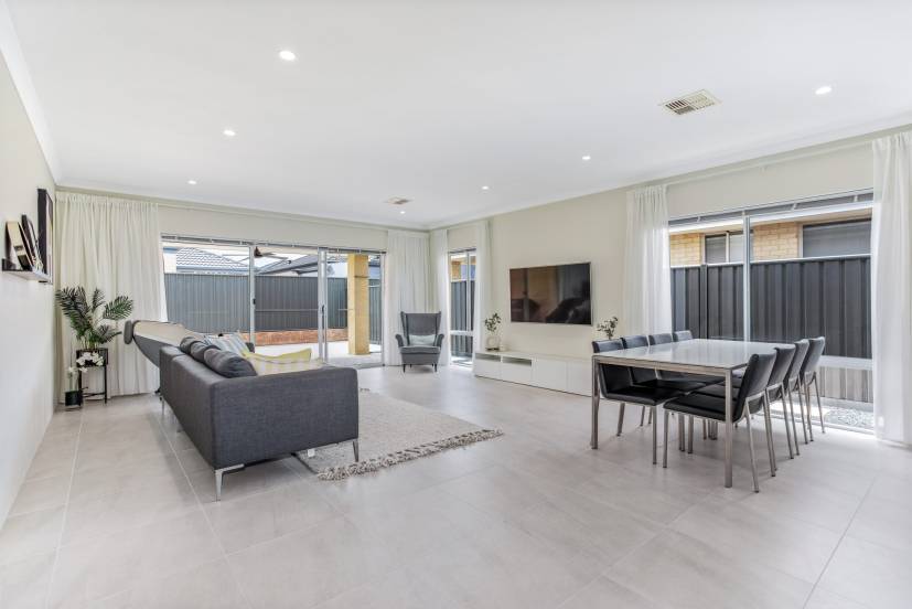 9 Willowdale Promenade, PIARA WATERS, WA 6112 AUS