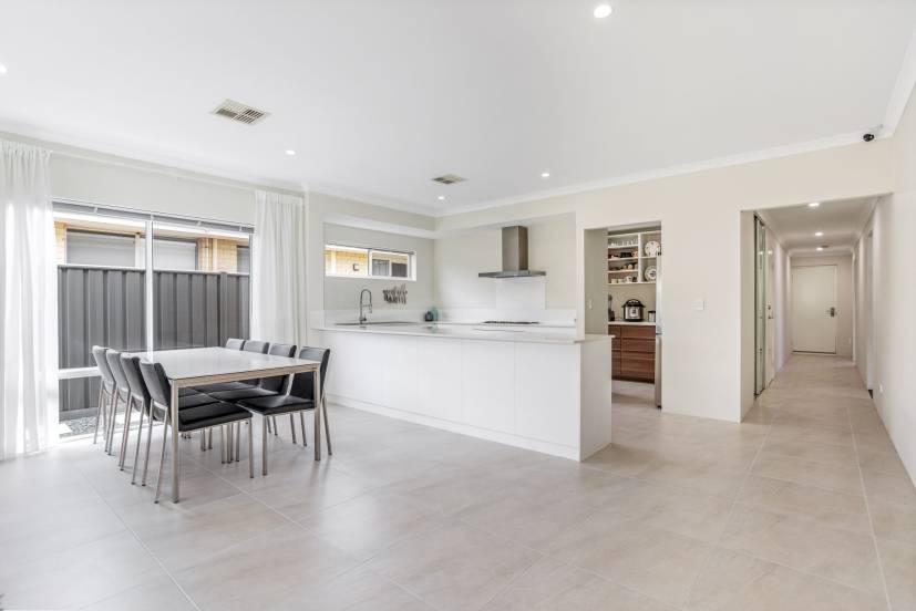 9 Willowdale Promenade, PIARA WATERS, WA 6112 AUS