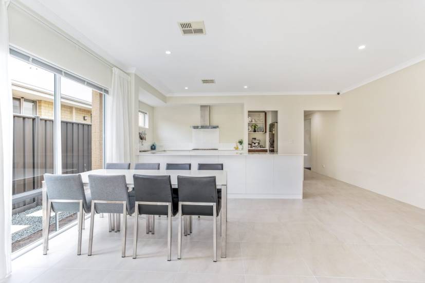 9 Willowdale Promenade, PIARA WATERS, WA 6112 AUS