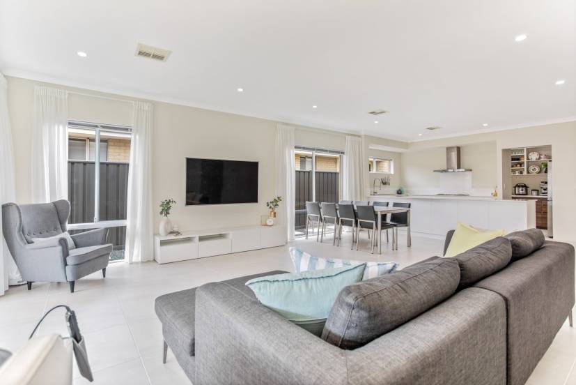 9 Willowdale Promenade, PIARA WATERS, WA 6112 AUS