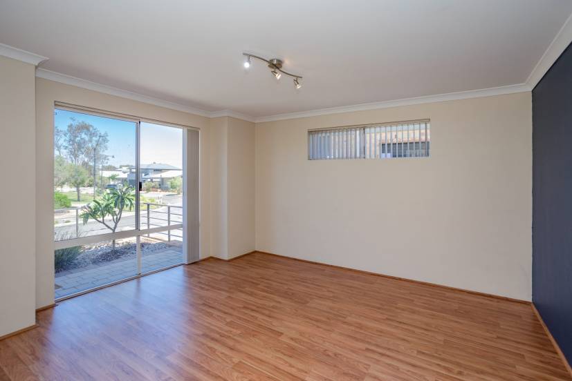 4 Strathclyde Circuit, CHAMPION LAKES, WA 6111 AUS