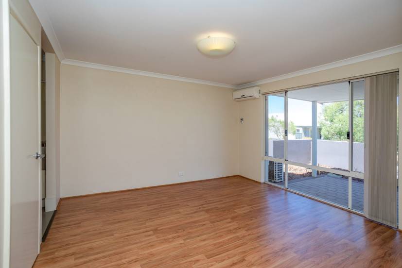 4 Strathclyde Circuit, CHAMPION LAKES, WA 6111 AUS