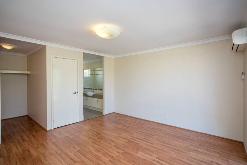 4 Strathclyde Circuit, CHAMPION LAKES, WA 6111 AUS
