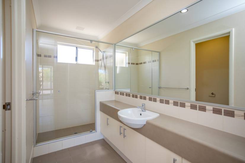 4 Strathclyde Circuit, CHAMPION LAKES, WA 6111 AUS