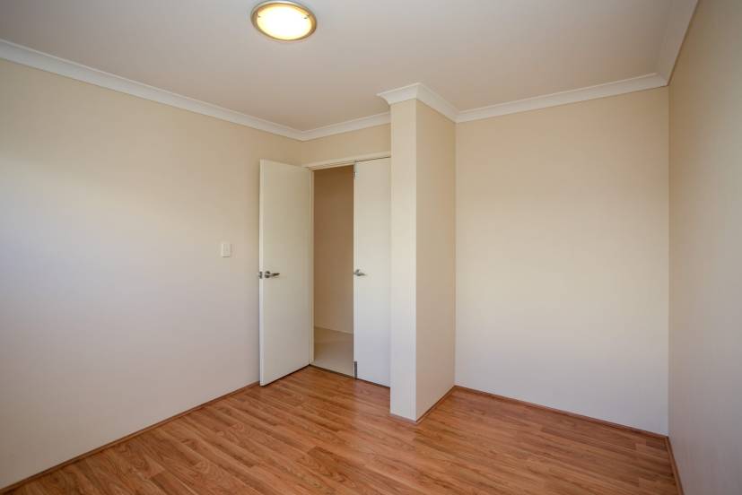 4 Strathclyde Circuit, CHAMPION LAKES, WA 6111 AUS