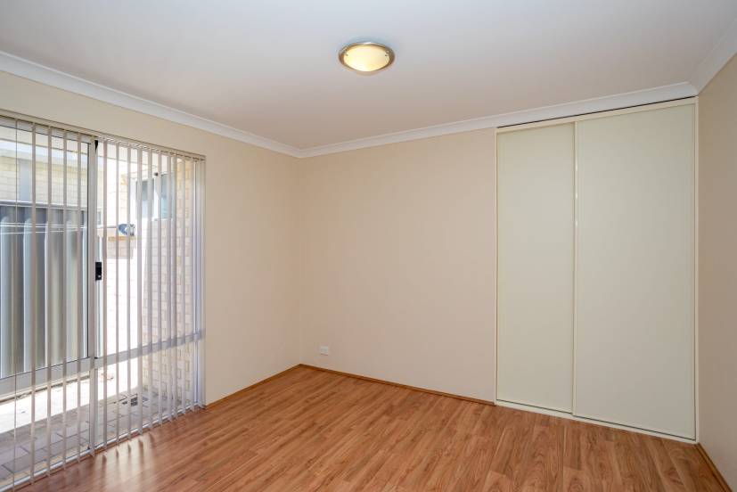 4 Strathclyde Circuit, CHAMPION LAKES, WA 6111 AUS