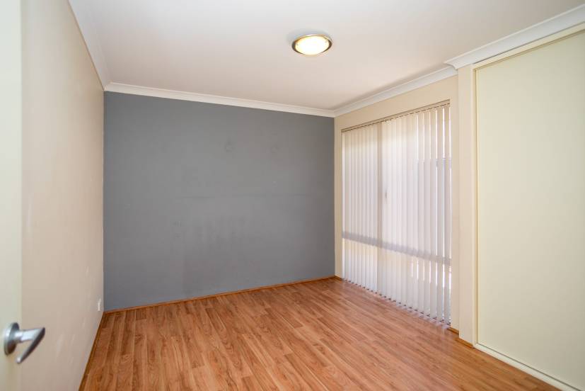 4 Strathclyde Circuit, CHAMPION LAKES, WA 6111 AUS