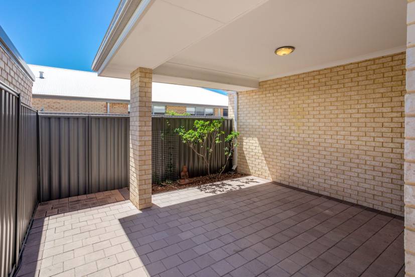 4 Strathclyde Circuit, CHAMPION LAKES, WA 6111 AUS