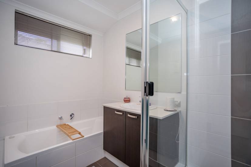 100 Gallipoli Avenue, BYFORD, WA 6122 AUS