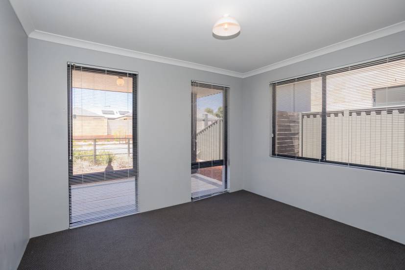 34 Yewers Drive, CHAMPION LAKES, WA 6111 AUS