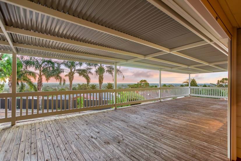 3 Serena Grove, MOUNT NASURA, WA 6112 AUS
