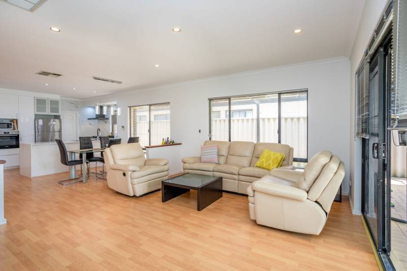 61 Grand Parade, REDCLIFFE, WA 6104 AUS